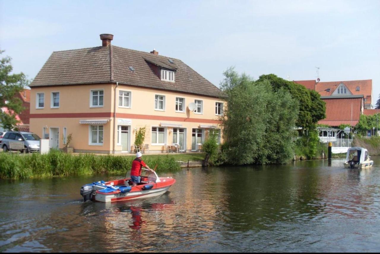 Ferienwohnungen Direkt An Der Elde Lubz Bagian luar foto